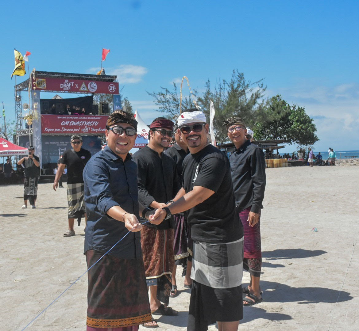 Wawali Arya Wibawa Buka Mel Tanjung Kite Festival XVII, Dorong Pelestarian Tradisi Melayangan sebagai Wahana Kreativitas Rare Angon.