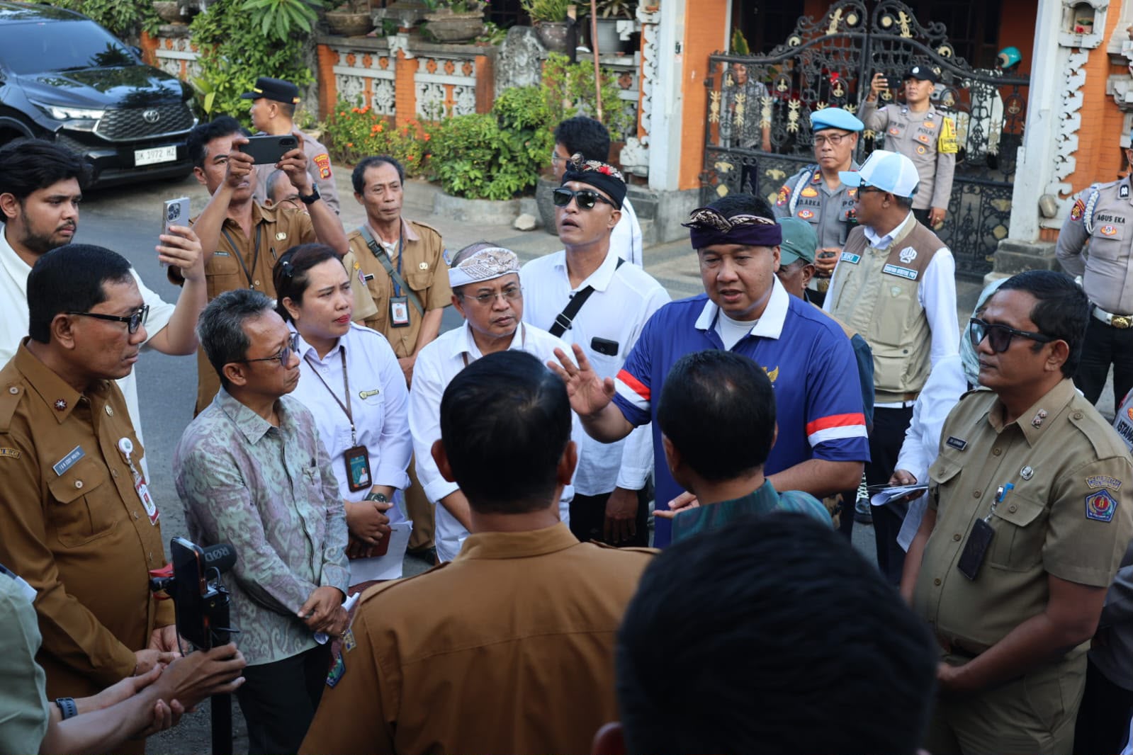 Sekda Denpasar Eddy Mulya Dampingi Menteri PKP RI Maruarar Sirait Tinjau Program BSPS di Banjar Oongan Tonja