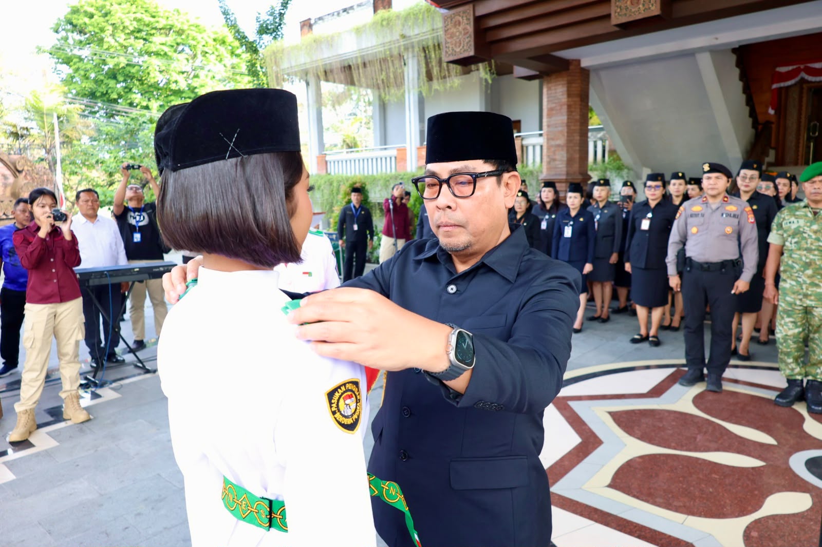 Akan Bertugas Pada Peringatan HUT ke-81 Republik Indonesia, Wakil Walikota Arya Wibawa Kukuhkan 78 Paskibraka Kota Denpasar Tahun 2026