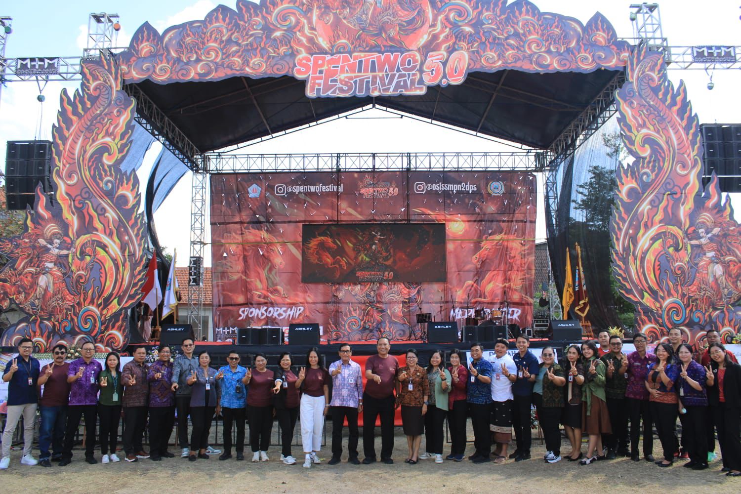 Hadiri HUT ke-61 SMPN 2 Denpasar, Sekda Eddy Mulya Launching Aplikasi Tampan Spentwo.