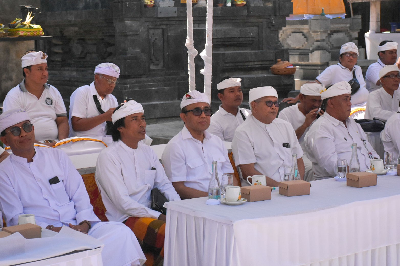 Hadiri Pujawali Jelih di Pura Panti Pasek Gaduh,  Wali Kota Jaya Negara Ajak Masyarakat Perkuat Srada Bhakti dan Keharmonisan. 